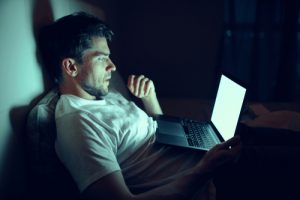How Screen Use at Night May Impact Sperm Quality 1